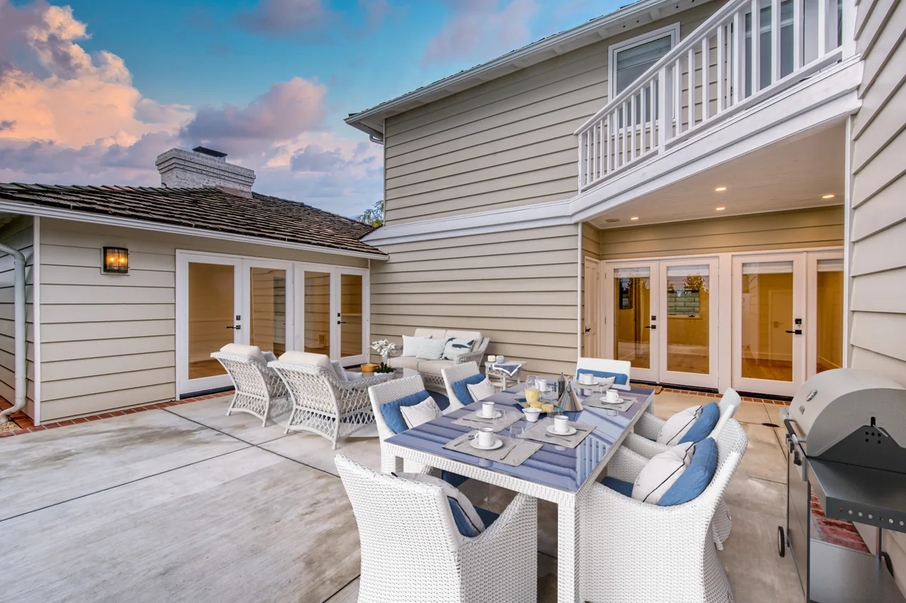 Courtyard, virtually staged